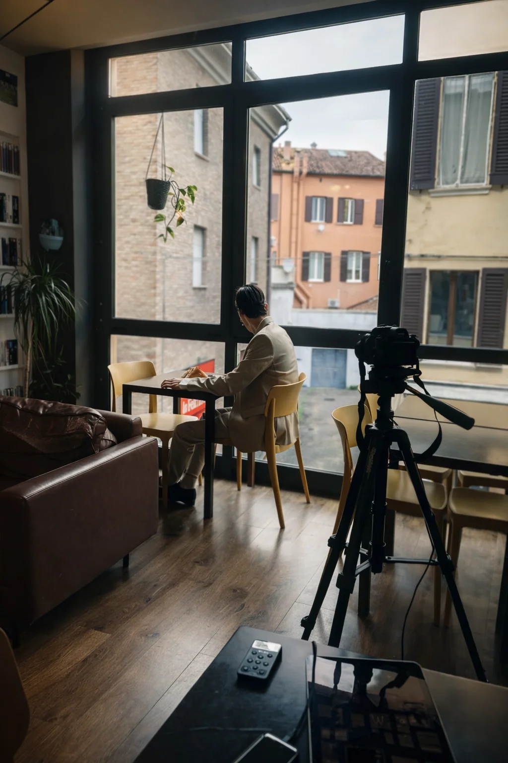 Registrazione film di ragazzi nel locale